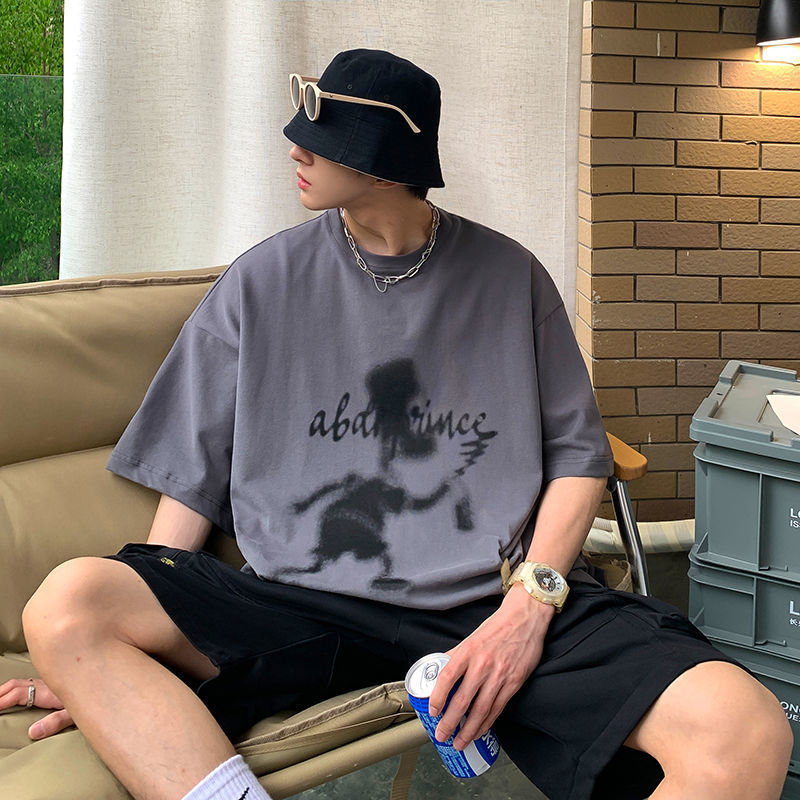 Graffiti T-shirt short-sleeved men's summer European and American design niche trend loose half-sleeve casual handsome half-sleeve