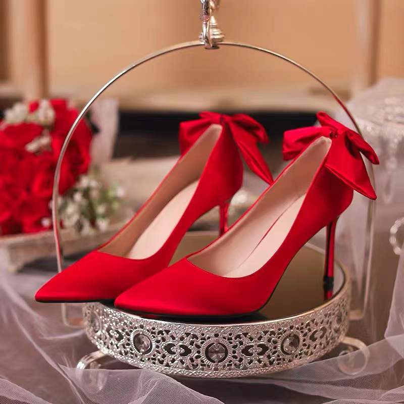 法式婚鞋女红色敬酒鞋缎面尖头高跟新娘鞋细跟蝴蝶结伴娘鞋