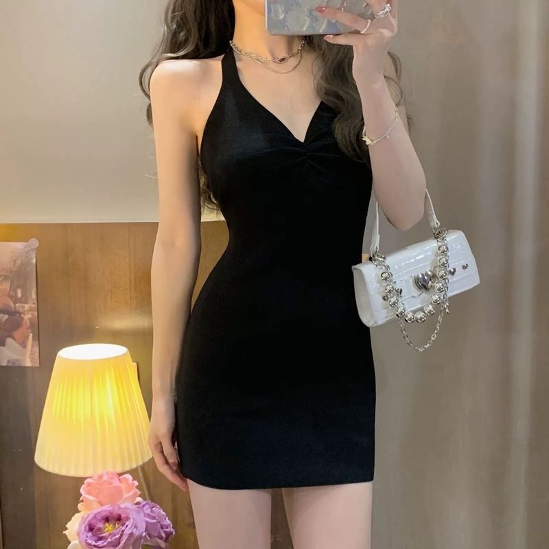 辣妹無袖掛脖吊帶連衣裙女夏裝2023新款緊身顯瘦黑色包臀短裙裙子
