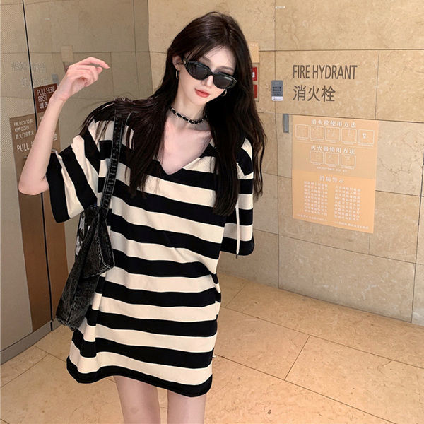 Striped short-sleeved T-shirt female niche big size fat mm summer Korean version loose belly cover top ins tide 200 catties 300