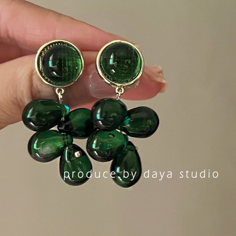 French Romantic Green Grape Glazed Earrings Fairy Retro Hong Kong Style Light Luxury High-end Niche Design Earrings