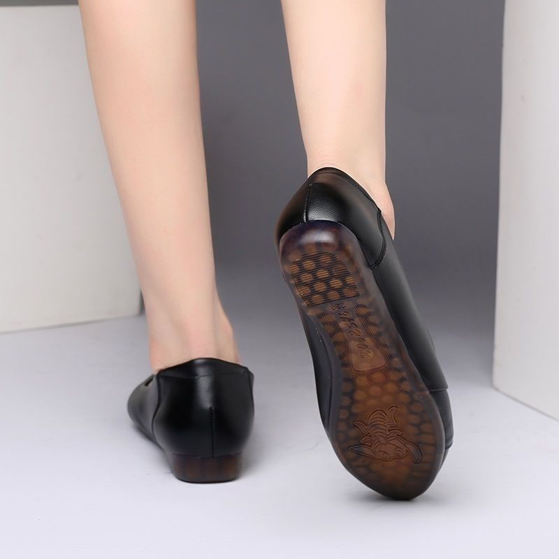 Real soft leather mother's single shoes women's non-slip tendon soft bottom spring and autumn comfortable middle-aged and elderly flat shoes professional work shoes