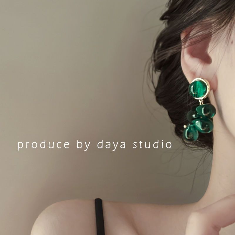 French Romantic Green Grape Glazed Earrings Fairy Retro Hong Kong Style Light Luxury High-end Niche Design Earrings