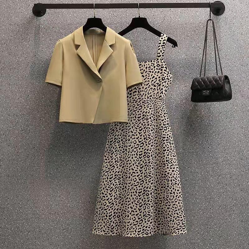 Short sleeve suit suit large women's dress women's 2022 summer western style thin covered belly floral dress two piece suit fashion