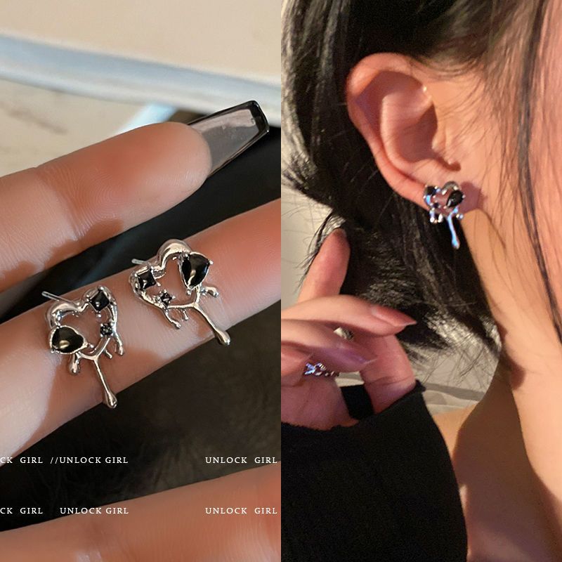 暗黑愛心耳釘女小眾設計感耳環2022年新款潮秋冬耳飾女~春夏百搭