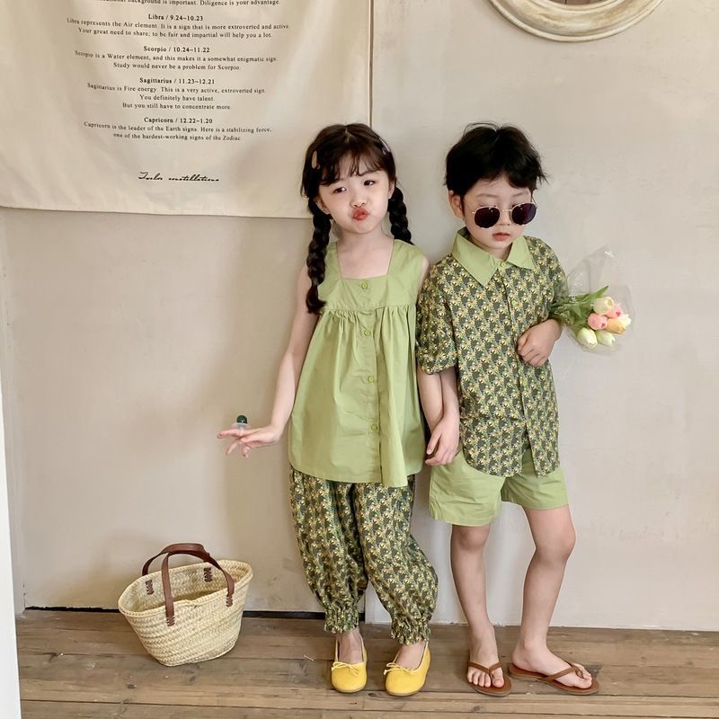 2022 summer new Korean version boys and girls floral short-sleeved shorts two-piece set children's solid color brother and sister suit