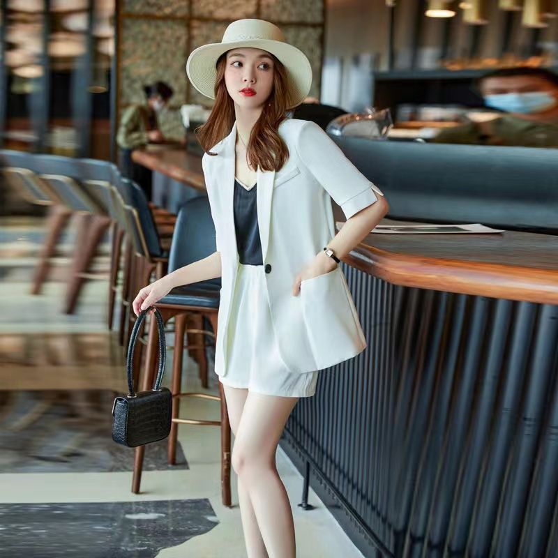 Net red suit coat women's spring and summer thin style professional fashion temperament casual five sleeve small Suit Shorts suit
