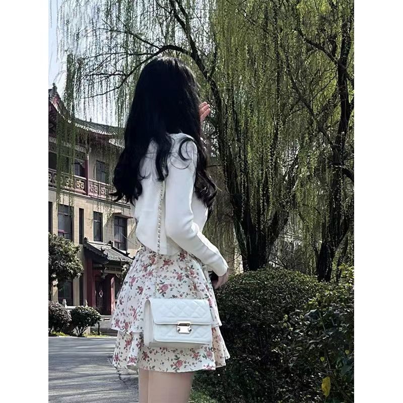 Ins super fire girl 2023 new Korean version autumn new sweet waist floral floral slimming all-match dress a-line skirt