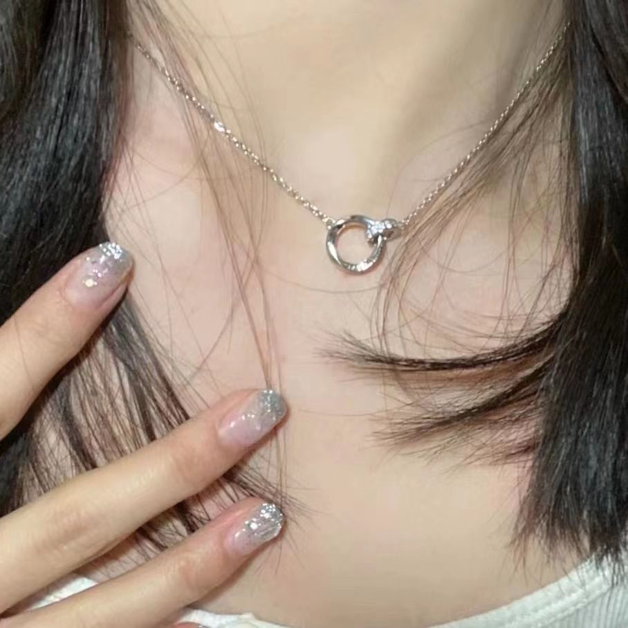 Mobius loop punottu kaulakoru 925 hopeaa lahja pariskunnalle_voghion.com