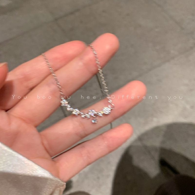 Exquisite zircon star necklace women's light luxury niche design high-end clavicle chain ins simple cold style accessories