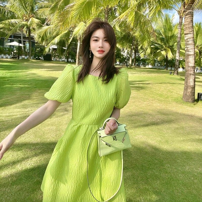 2022春夏法式綠色連衣裙海邊度假連衣裙顯瘦新款熒光半身裙中長款