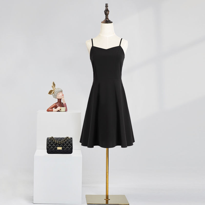 OUKABUYI高级感连衣裙通勤简约年夏季新款吊带小黑裙收腰显瘦