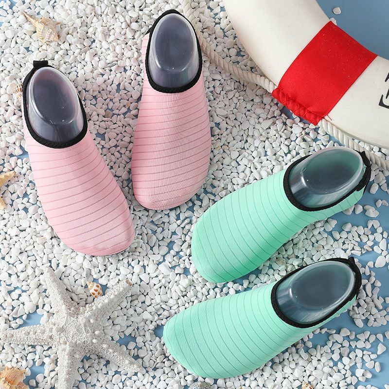 Beach shoes men and women diving snorkeling children wading upstream swimming shoes soft shoes non-slip anti-cut barefoot skin-fitting shoes and socks