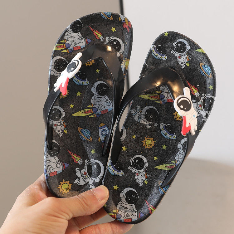 Batman children's flip-flops boys non-slip home soft sandals and slippers medium and large children's beach flip-flops