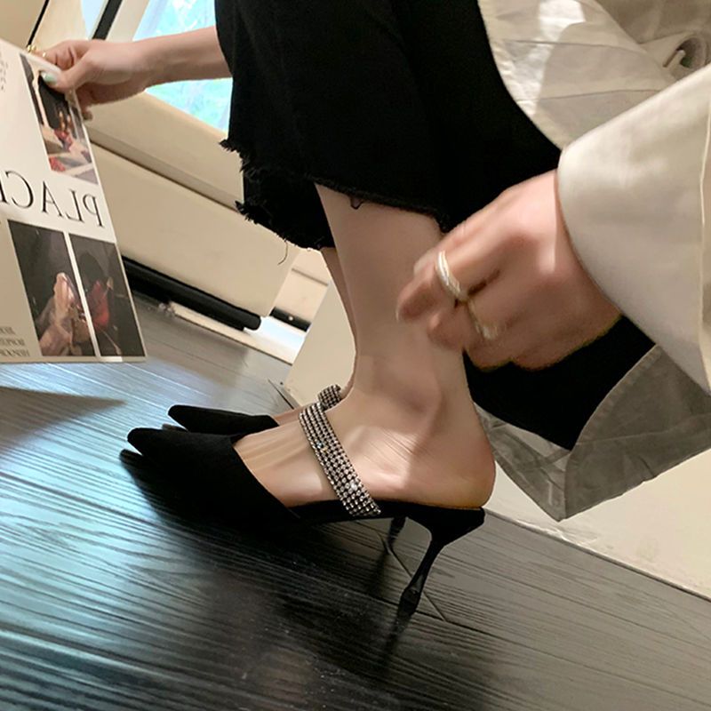 網紅水鑽帶外穿懶人尖頭涼拖女2023年新款夏季中跟細跟包頭半拖鞋
