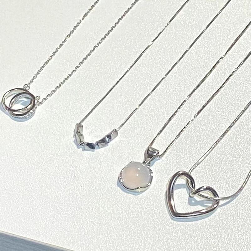 Niche hollow love necklace female ins Japan and South Korea simple design pendant clavicle chain simple but elegant gentle fairy style