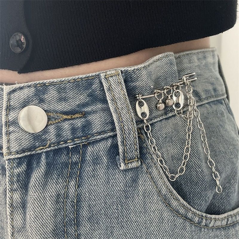 The waist of the pants has been greatly changed. The waist is small. It is a magic tool. Women's Korean ins are versatile. Chain metal pins. Butterfly decoration. Simple brooch