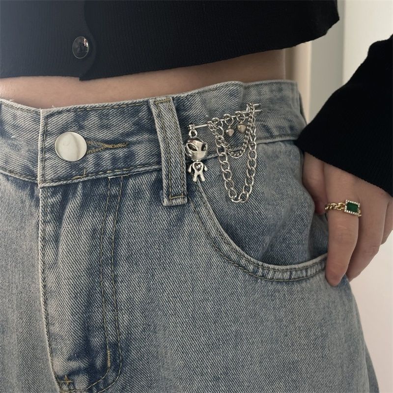 The waist of the pants has been greatly changed. The waist is small. It is a magic tool. Women's Korean ins are versatile. Chain metal pins. Butterfly decoration. Simple brooch