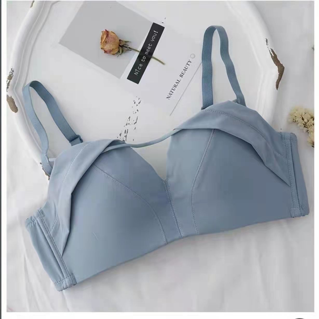 The new style of underwear women's suits without steel rings small chest gather girls adjustable bra pure thin section seamless underwear