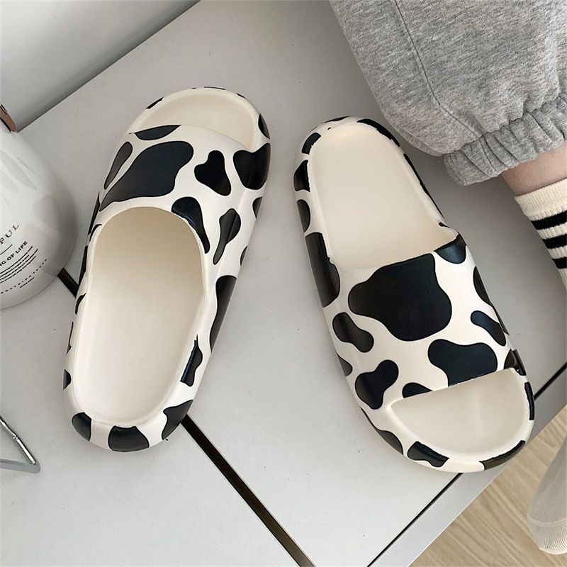 Thin strip Korean version of ins girl heart home non-slip stepping shit feeling slippers female summer students cute cow sandals and slippers
