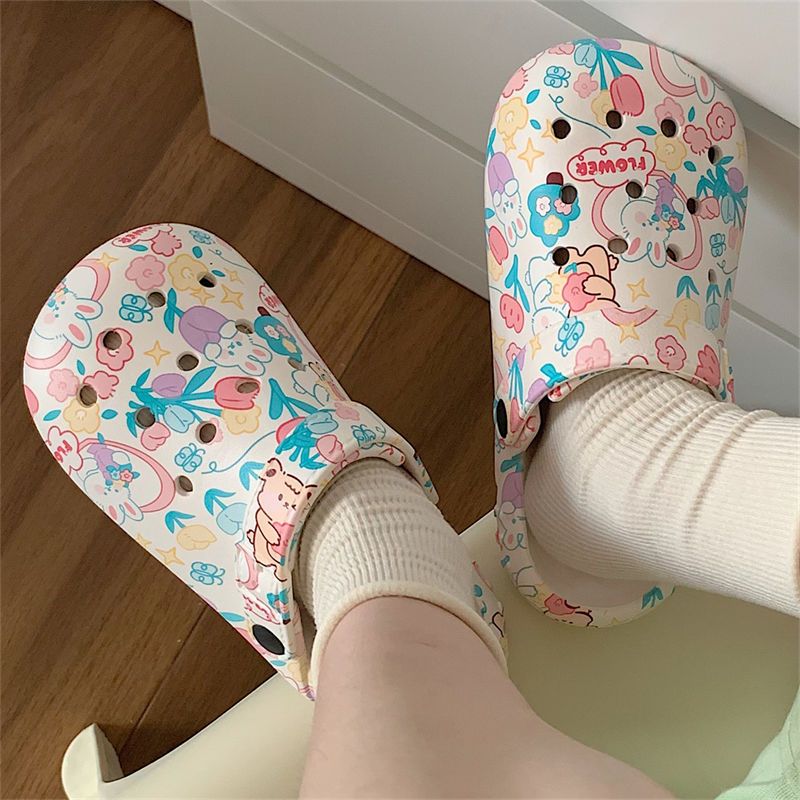 Thin strips student girls wear non-slip and shit-feeling beach shoes women's summer Harajuku style sweet flower hole shoes