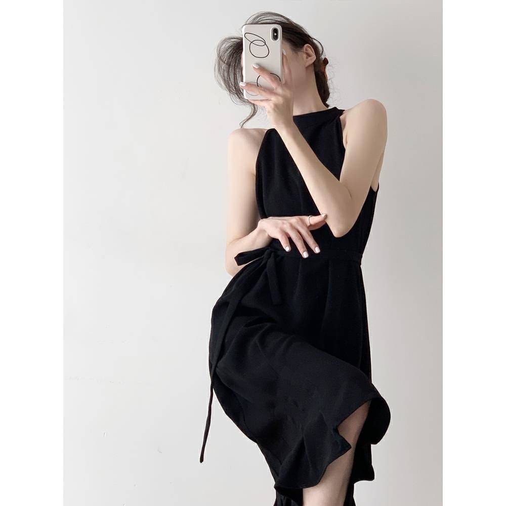 法式复古黑色无袖挂脖连衣裙女夏季新款设计感小众系带显瘦花苞裙