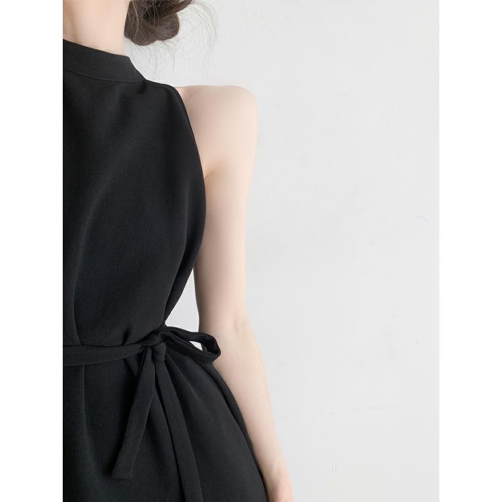 法式复古黑色无袖挂脖连衣裙女夏季新款设计感小众系带显瘦花苞裙