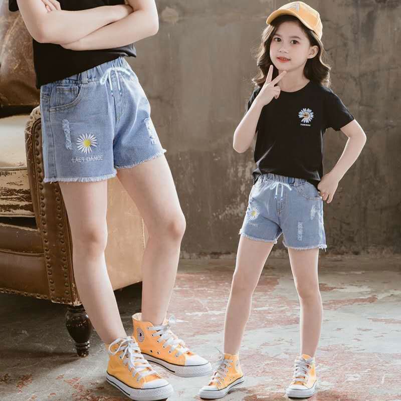 Girls' denim shorts 2022 new Korean version middle and large children's girls' high waist thin shorts children's holes pop