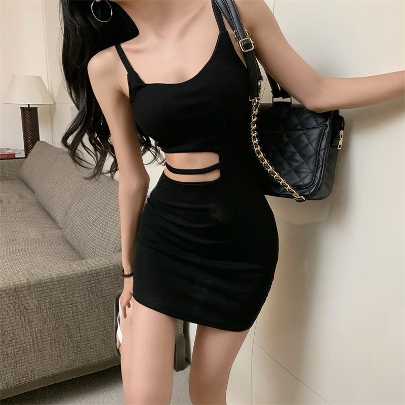 Niche design sense of sweet and spicy pure desire sexy hot girl skirt 2022 new spring and summer bag hip suspender dress female