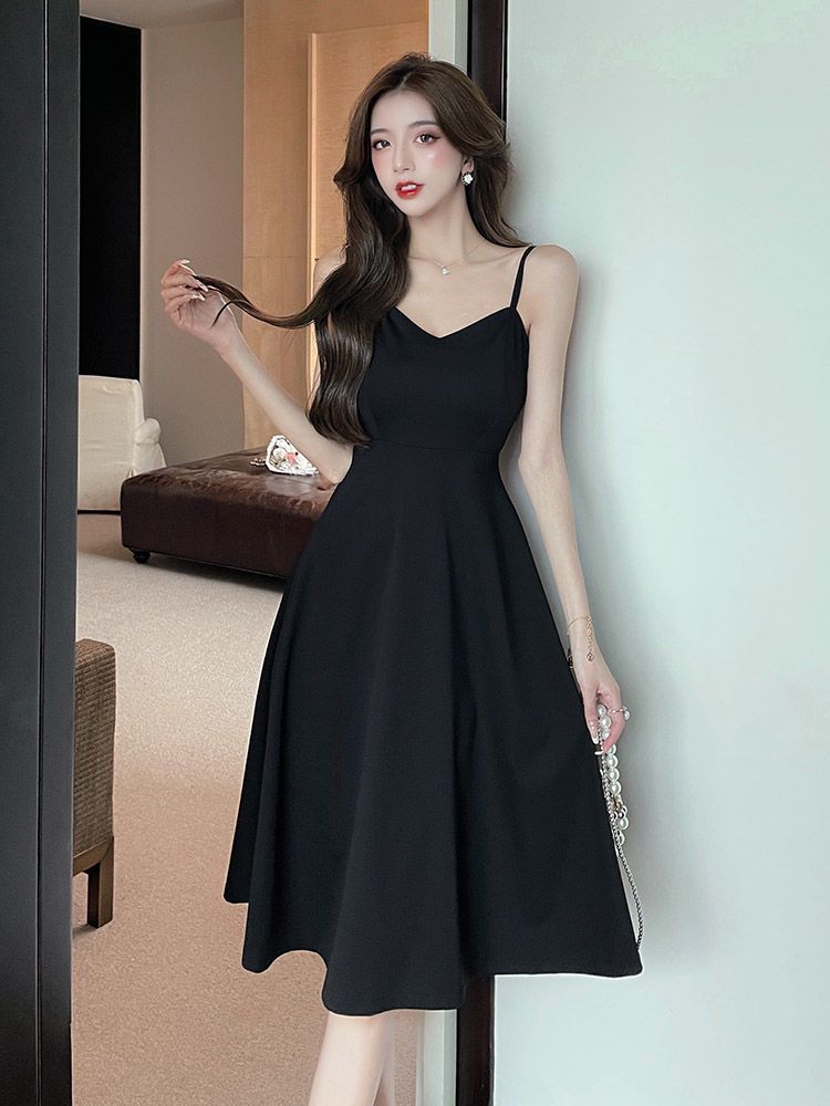 OUKABUYI summer French Hepburn style goddess Fan temperament little black dress female new slim suspender dress skirt