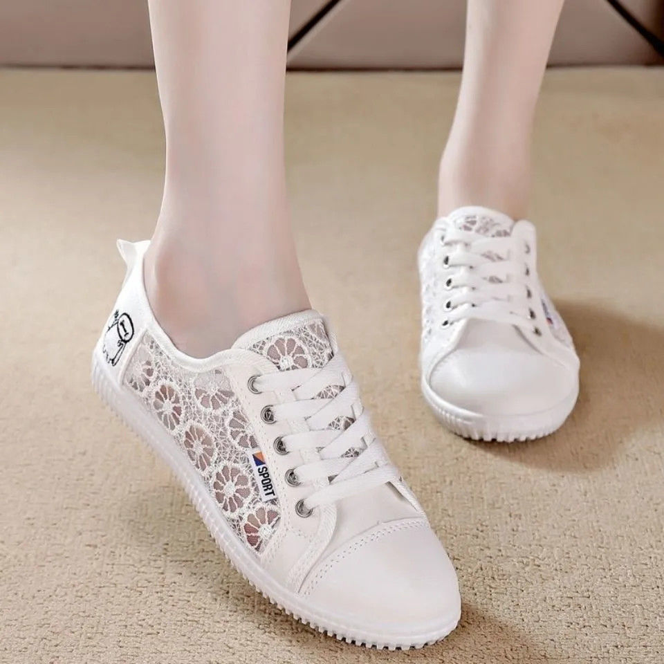 Internet celebrity ultra-light white shoes women's 2022 summer new mesh breathable deodorant shoes office workers flat casual sneakers