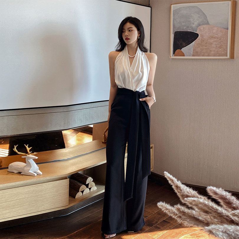 [Spot] French Hepburn style fashion temperament high-level black and white contrast color hanging neck jumpsuit wide-leg pants trousers