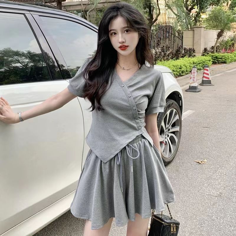 Large size 300 catties irregular half-sleeved V-neck shorts casual suit fat MM showing thin body covering slightly fat fashion two-piece set