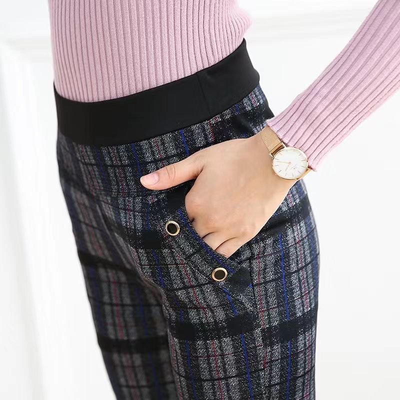 2023 middle-aged and elderly autumn and winter women's pencil pants high waist elastic plaid pants middle-aged plus velvet casual mother pants