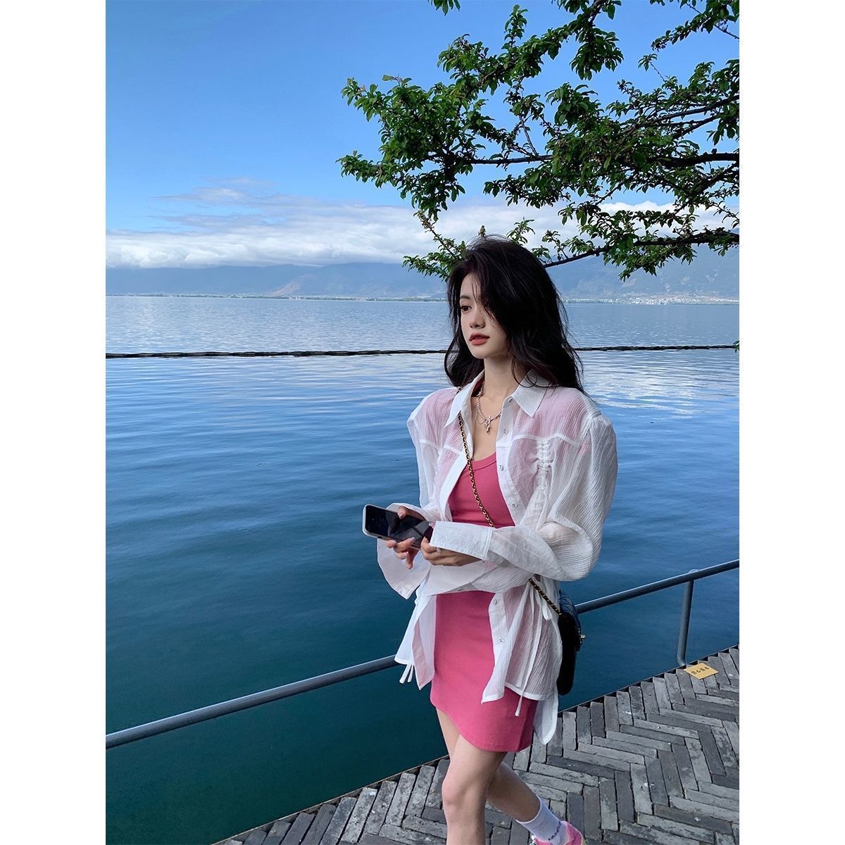 Summer 2022 new sunscreen shirt jacket white rose red dress fashion high-end two-piece suit female
