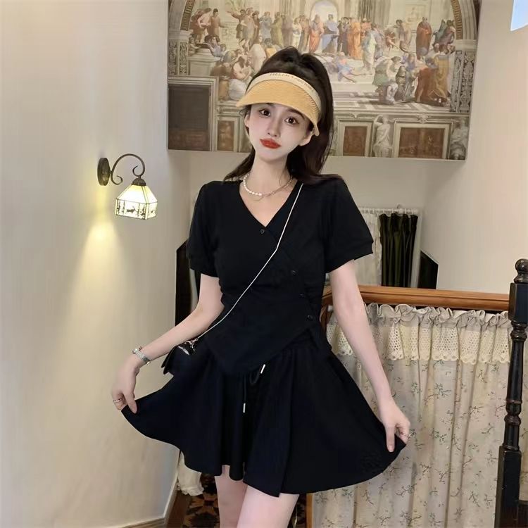 Large size 300 catties irregular half-sleeved V-neck shorts casual suit fat MM showing thin body covering slightly fat fashion two-piece set