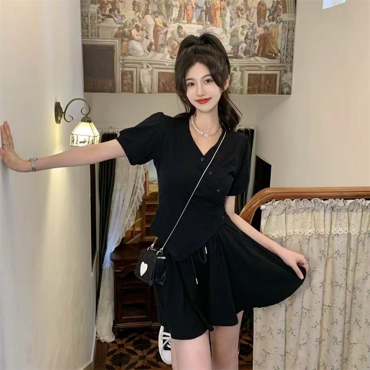 Large size 300 catties irregular half-sleeved V-neck shorts casual suit fat MM showing thin body covering slightly fat fashion two-piece set