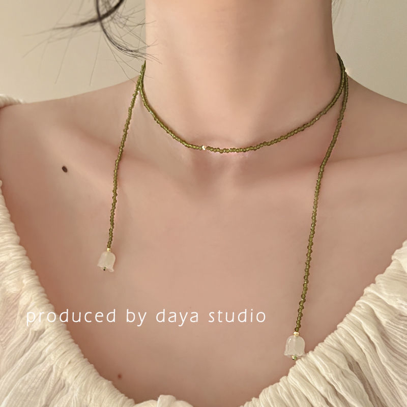A variety of wearing methods super fairy French retro green beaded lily of the valley necklace high-end niche design ins clavicle chain