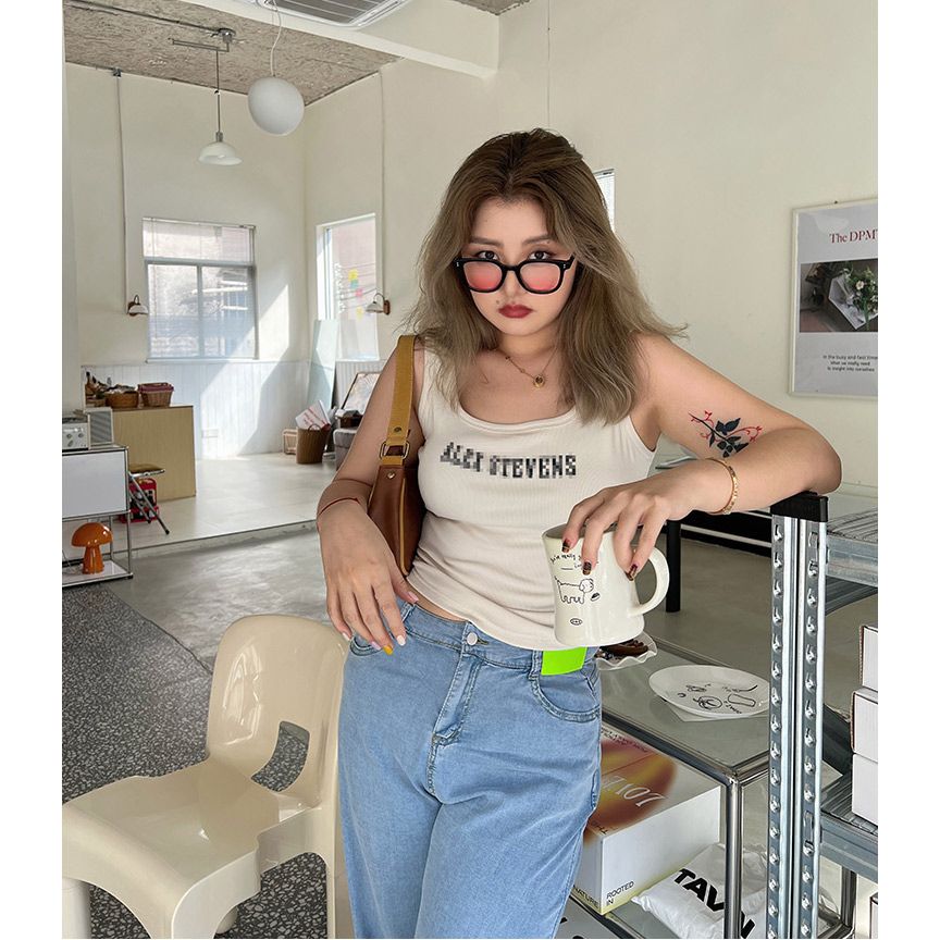 Slightly fat mm hot girl street beauty vest suspenders I-shaped U-neck American letter printing cover meat and thin top women