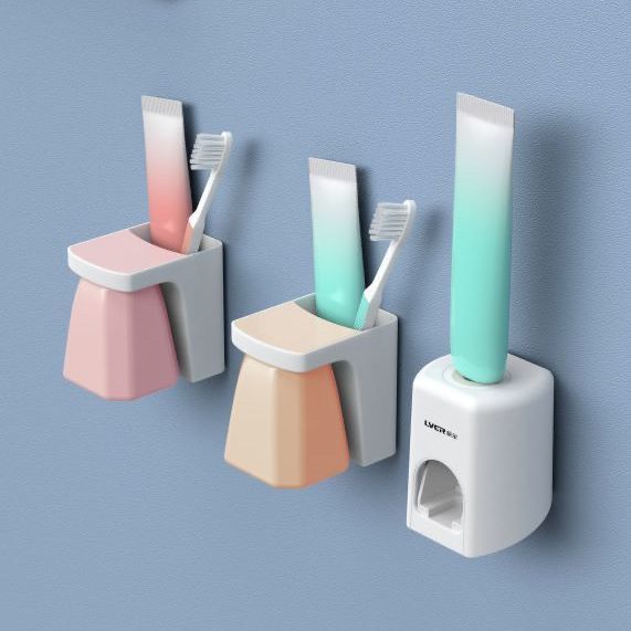 贴墙挤牙膏器新款置物架壁挂式磁吸杯牙刷杯个人清洁用品居家水杯