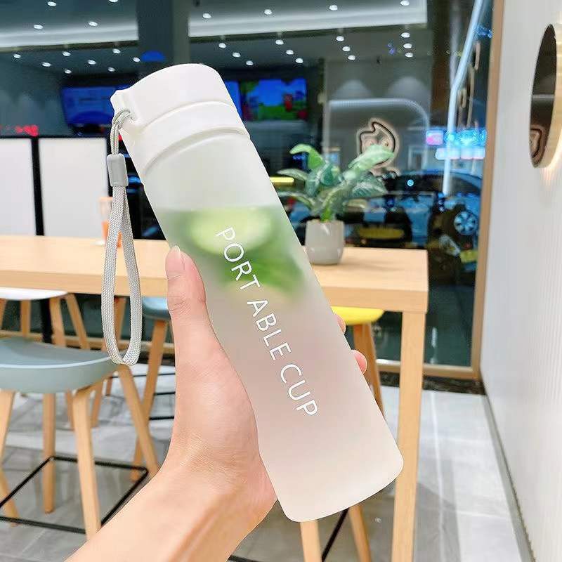 High-value ins drop-resistant and heat-resistant sports plastic water cup with rope portable sports simple Korean version of large-capacity water cup