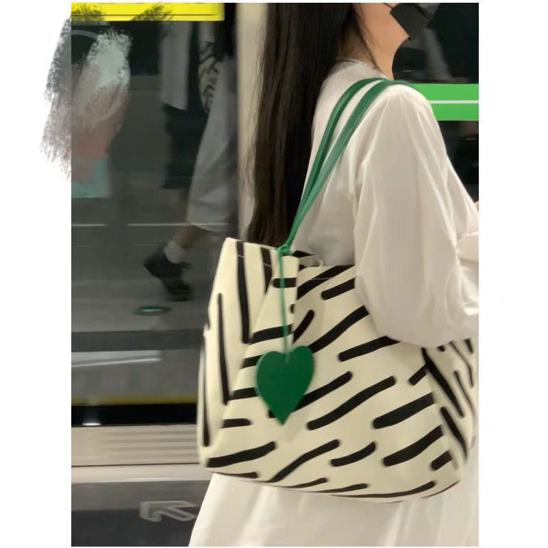 包包女2022新款時尚夏季單肩斜挎腋下大容量托特包學生手提帆布包