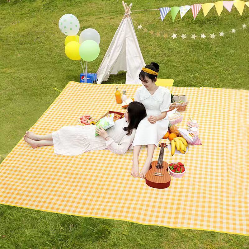 Picnic mat field picnic outdoor spring outing supplies moisture-proof mat portable waterproof thickened picnic mat lawn cloth