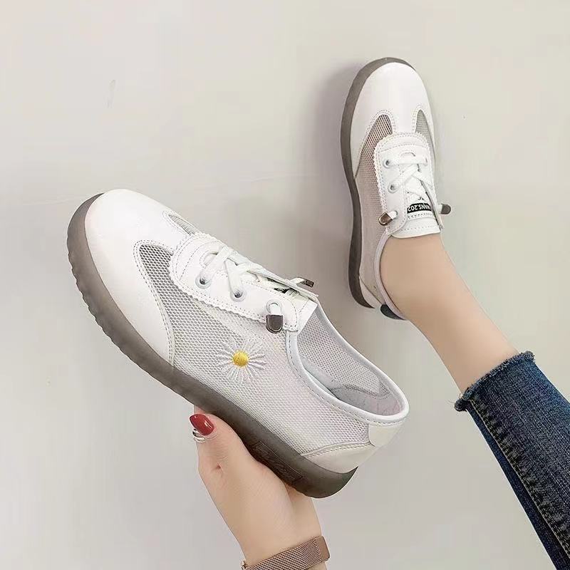 Small white shoes women's 2023 summer new small daisy mesh surface beef tendon soft bottom breathable non-slip light bottom flat shoes women's shoes
