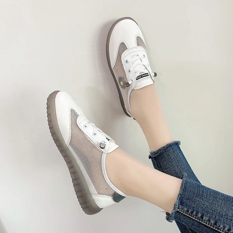 Small white shoes women's 2023 summer new small daisy mesh surface beef tendon soft bottom breathable non-slip light bottom flat shoes women's shoes