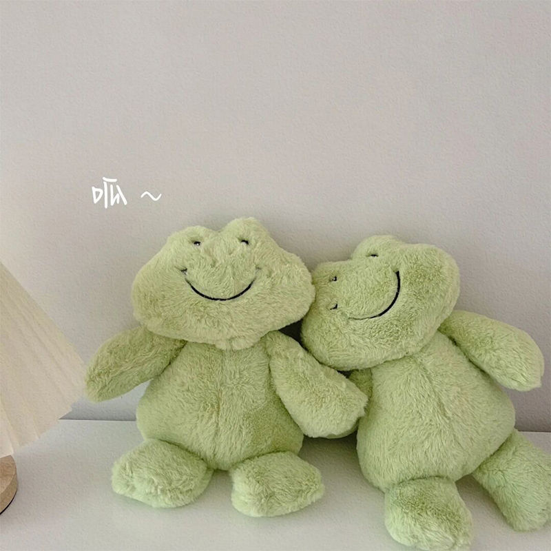 一只开心快乐的青蛙微笑的蛙蛙玩偶娃娃毛绒玩具生日礼物玩偶陪睡