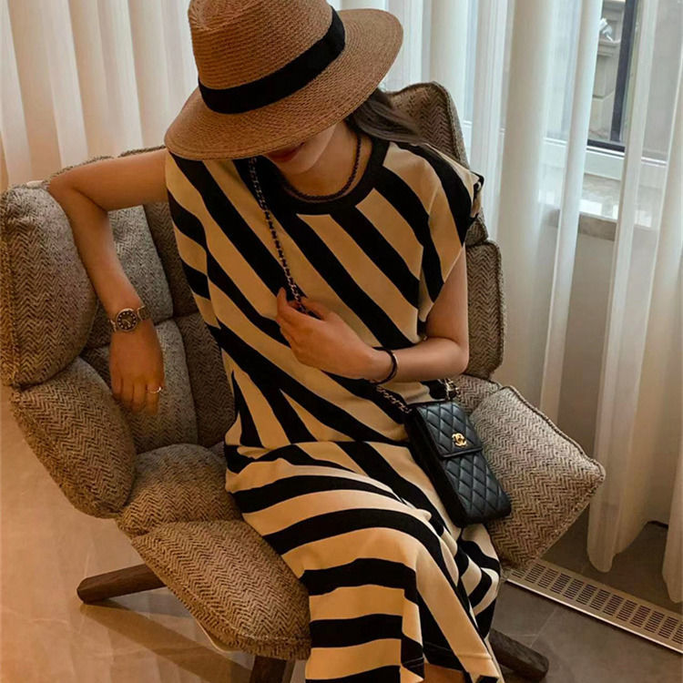 Diagonal stripe shoulder pads sleeveless dress fat MM extra large size 300 catties summer loose Tibetan meat thin vest T-shirt skirt