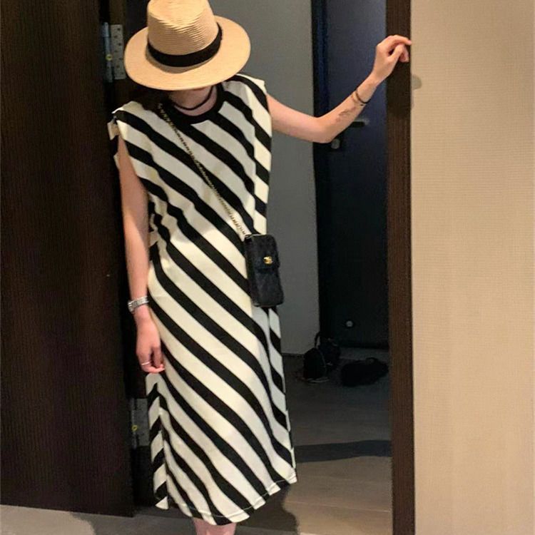 Diagonal stripe shoulder pads sleeveless dress fat MM extra large size 300 catties summer loose Tibetan meat thin vest T-shirt skirt