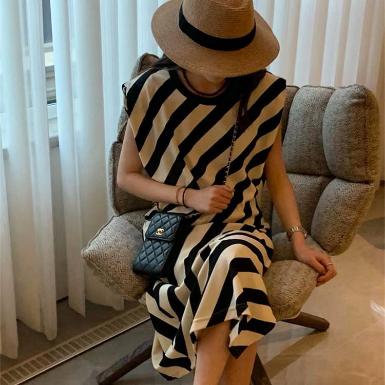 Diagonal stripe shoulder pads sleeveless dress fat MM extra large size 300 catties summer loose Tibetan meat thin vest T-shirt skirt