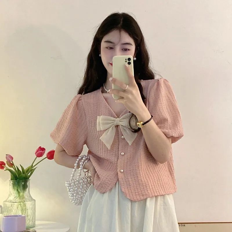 粉色V领蝴蝶结衬衫女设计感小众夏季韩系温柔甜美泡泡袖短款上衣